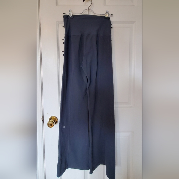 Lululemon, Size 8, Grey Bottoms - Picture 2 of 4